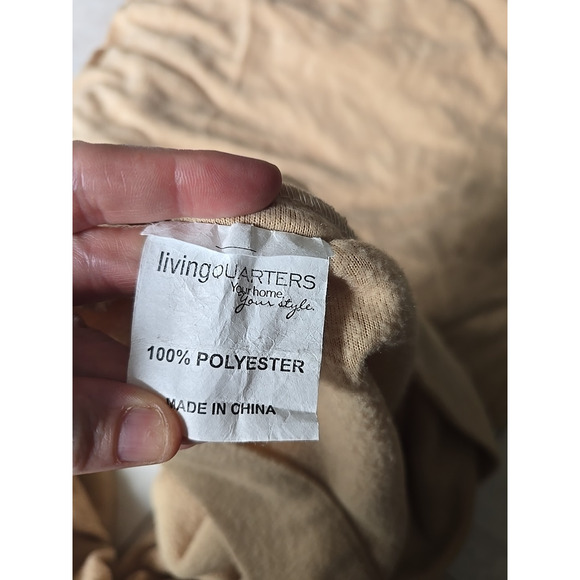 Living Quarters Soft Lightweight Bed Set Fitted Sheet and 2 Pillow Cases Queen - Picture 2 of 2